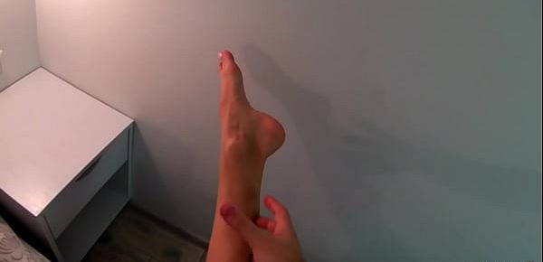 Petite girlfriend with perfect body squirts like a queen - Squir7een